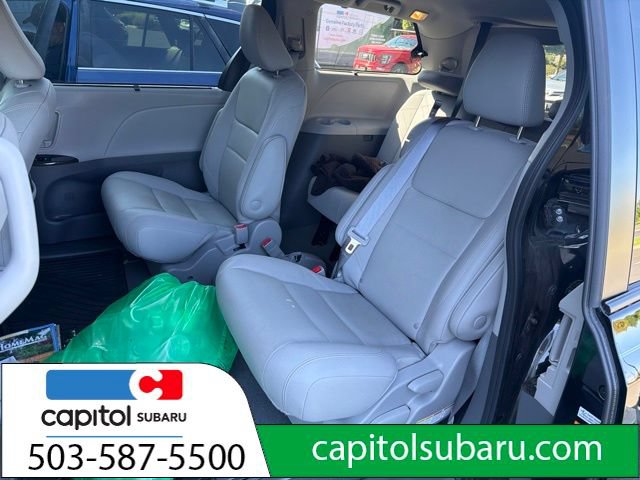 Used 2020 Toyota Sienna XLE Premium FWD image 19