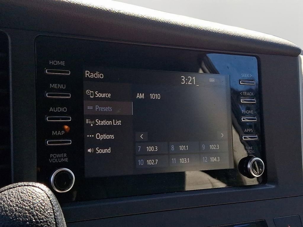 Used 2020 Toyota Sienna L image 16