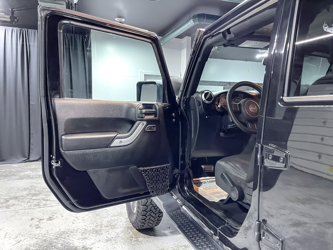 Used 2018 Jeep Wrangler Unlimited Sahara image 12