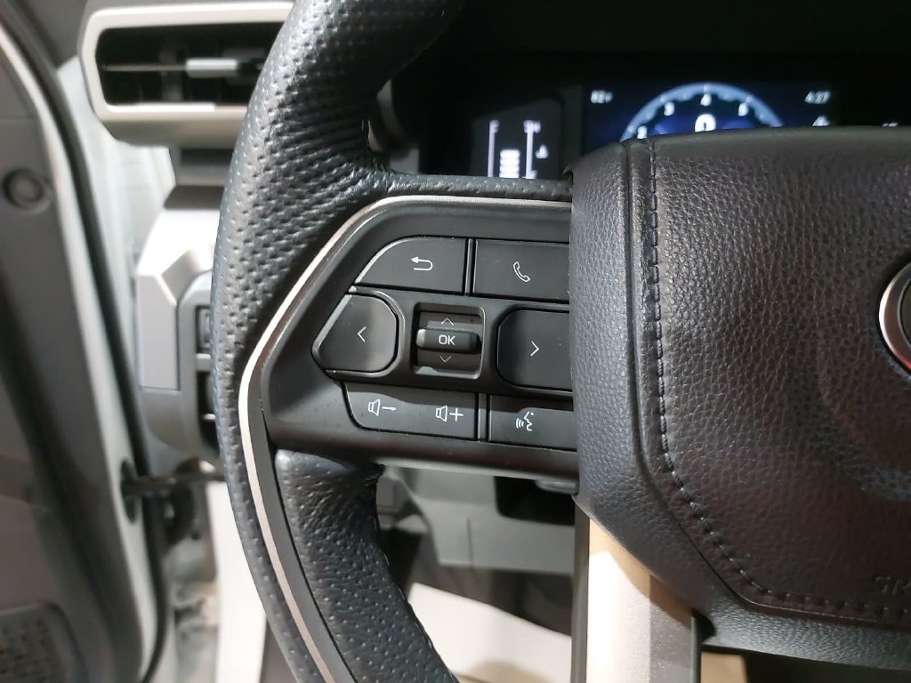 Used 2024 Toyota Tacoma SR5 w/ SR5 Upgrade Package AWD/4WD image 16