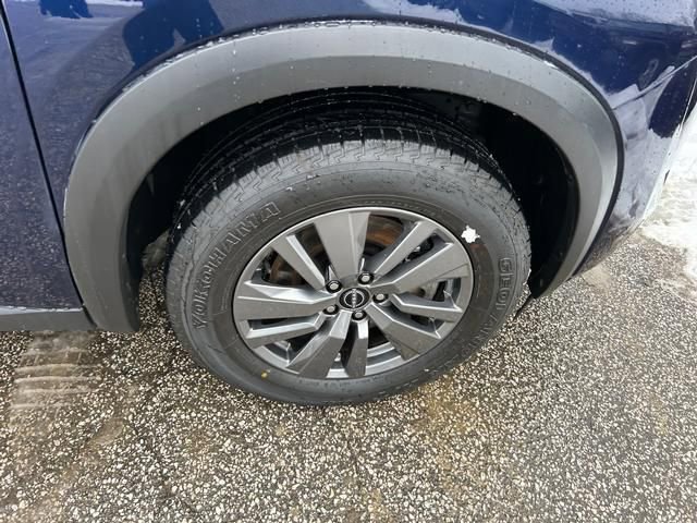 Used 2025 Nissan Pathfinder SV AWD/4WD image 33