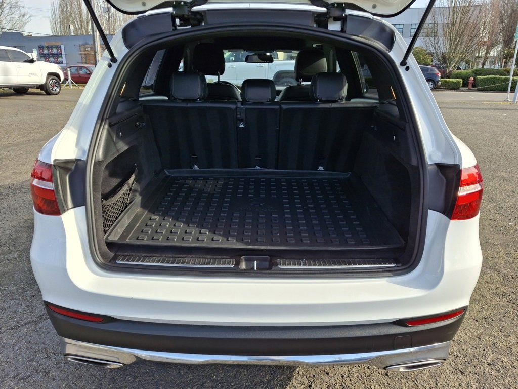 Used 2018 Mercedes-Benz GLC 300 4MATIC image 8