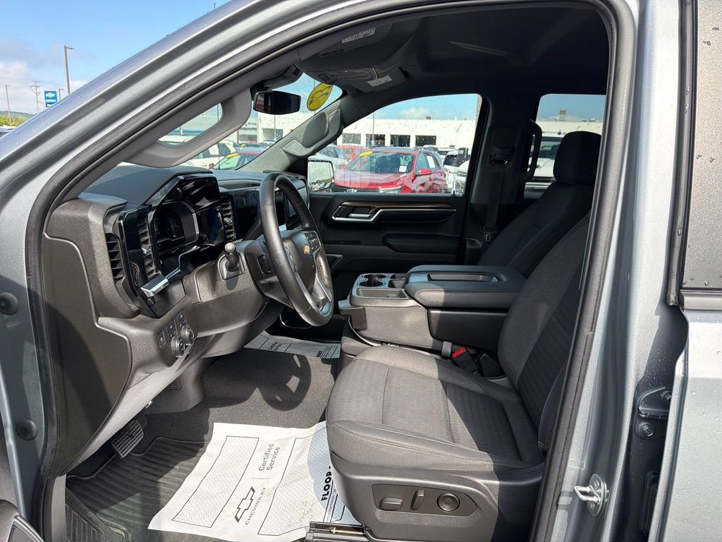 Used 2023 Chevrolet Silverado 1500 LT AWD/4WD image 19