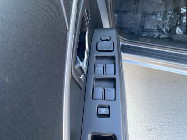 Used 2012 MAZDA MAZDA5 Sport image 21