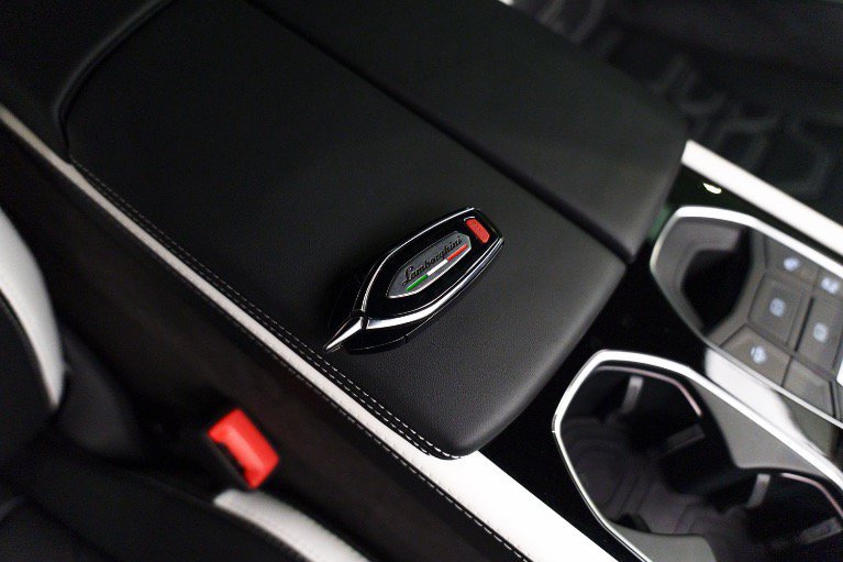 Used 2025 Lamborghini Urus SE AWD/4WD image 56