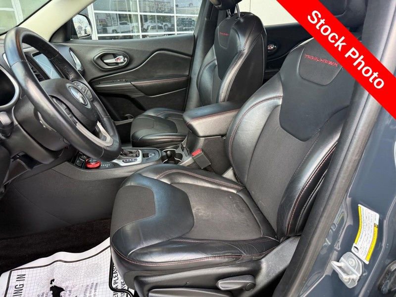 Used 2017 Jeep Cherokee Trailhawk image 16