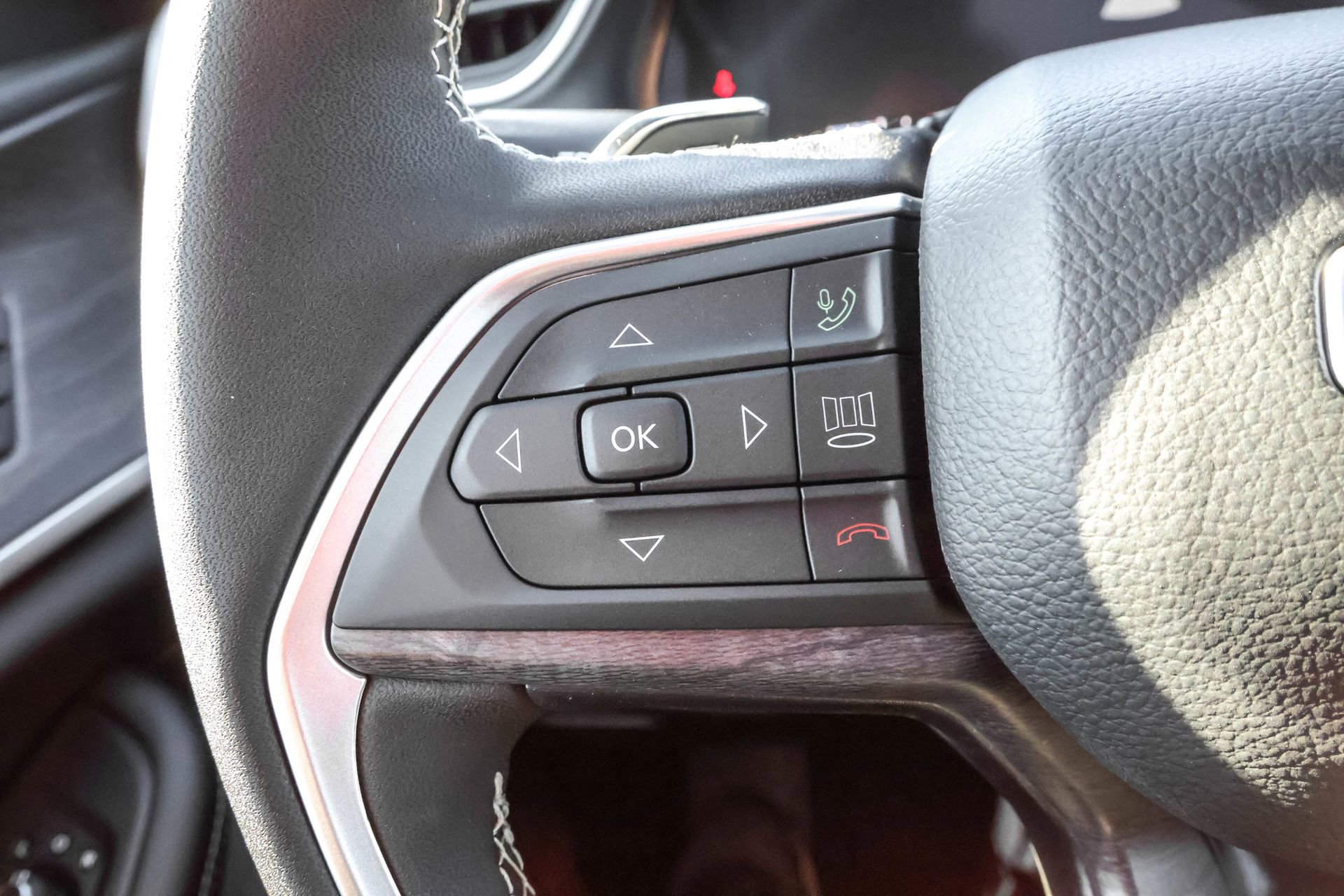 New 2025 Jeep Grand Cherokee Limited w/ Luxury Tech Group II image 27