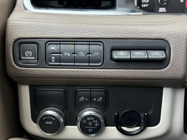 Used 2021 GMC Yukon XL Denali w/ Denali Premium Package image 24