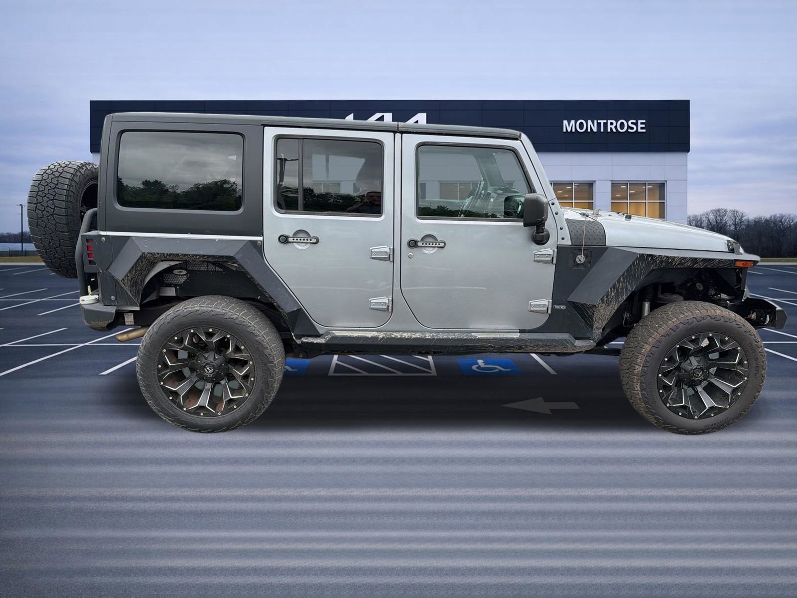 Used 2015 Jeep Wrangler Unlimited Sahara w/ Connectivity Group AWD/4WD image 3