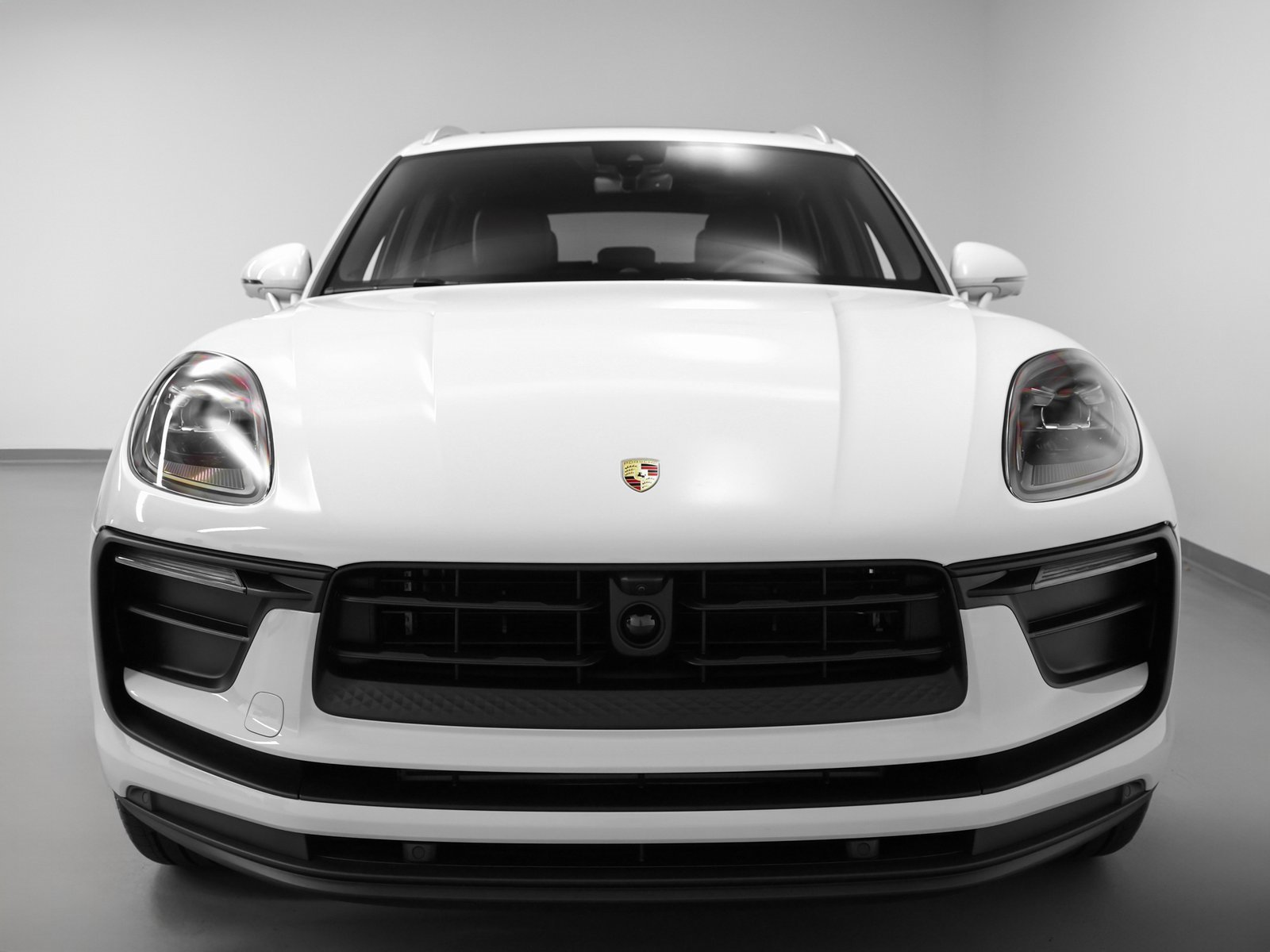 Used 2025 Porsche Macan image 8