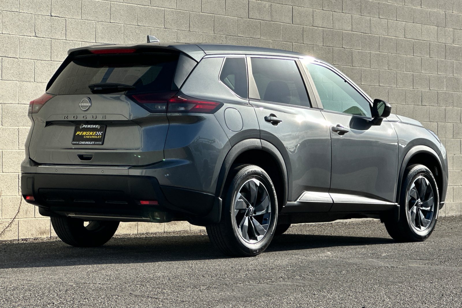 Used 2025 Nissan Rogue SV FWD image 4