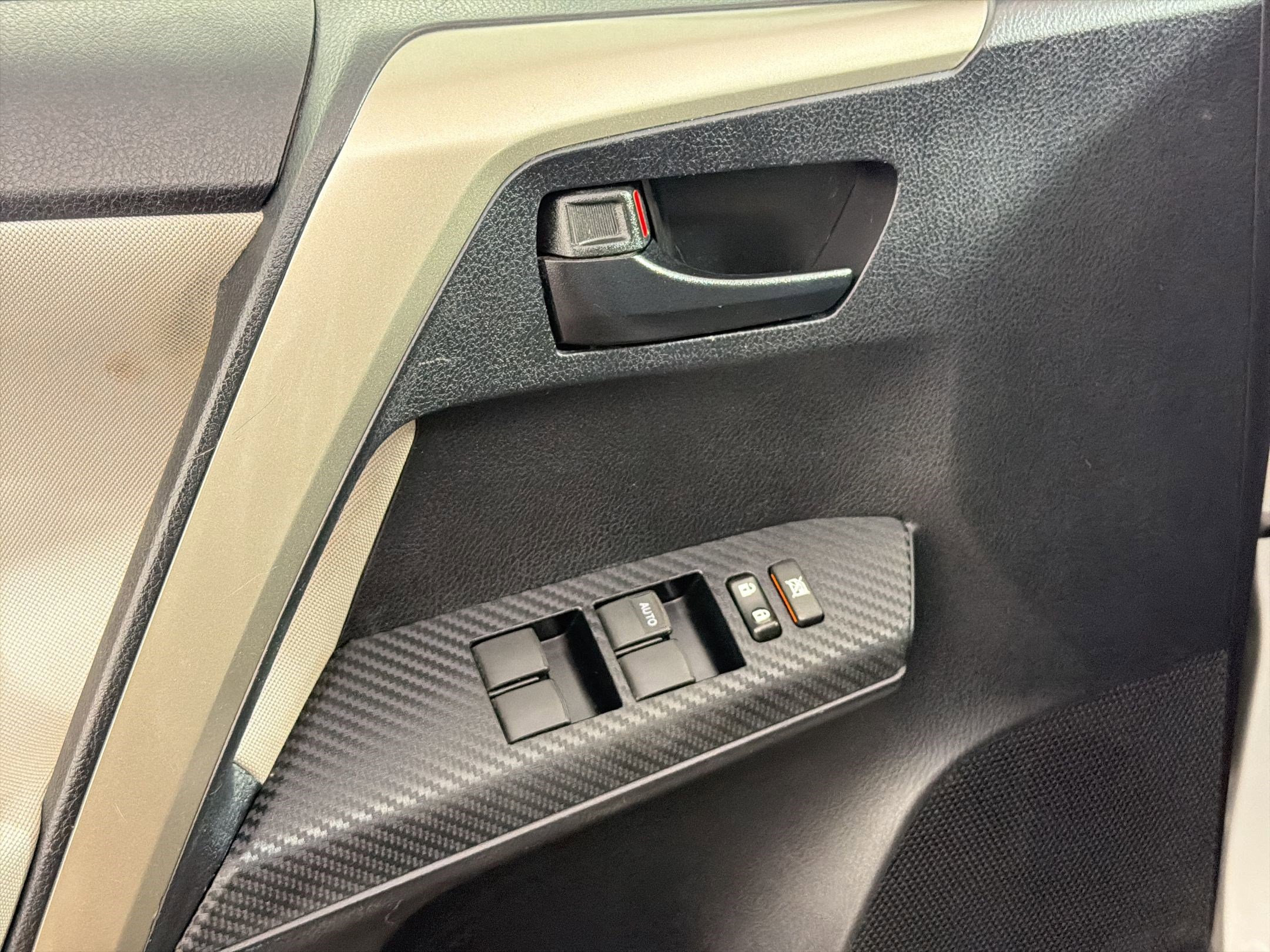 Used 2015 Toyota RAV4 LE image 21