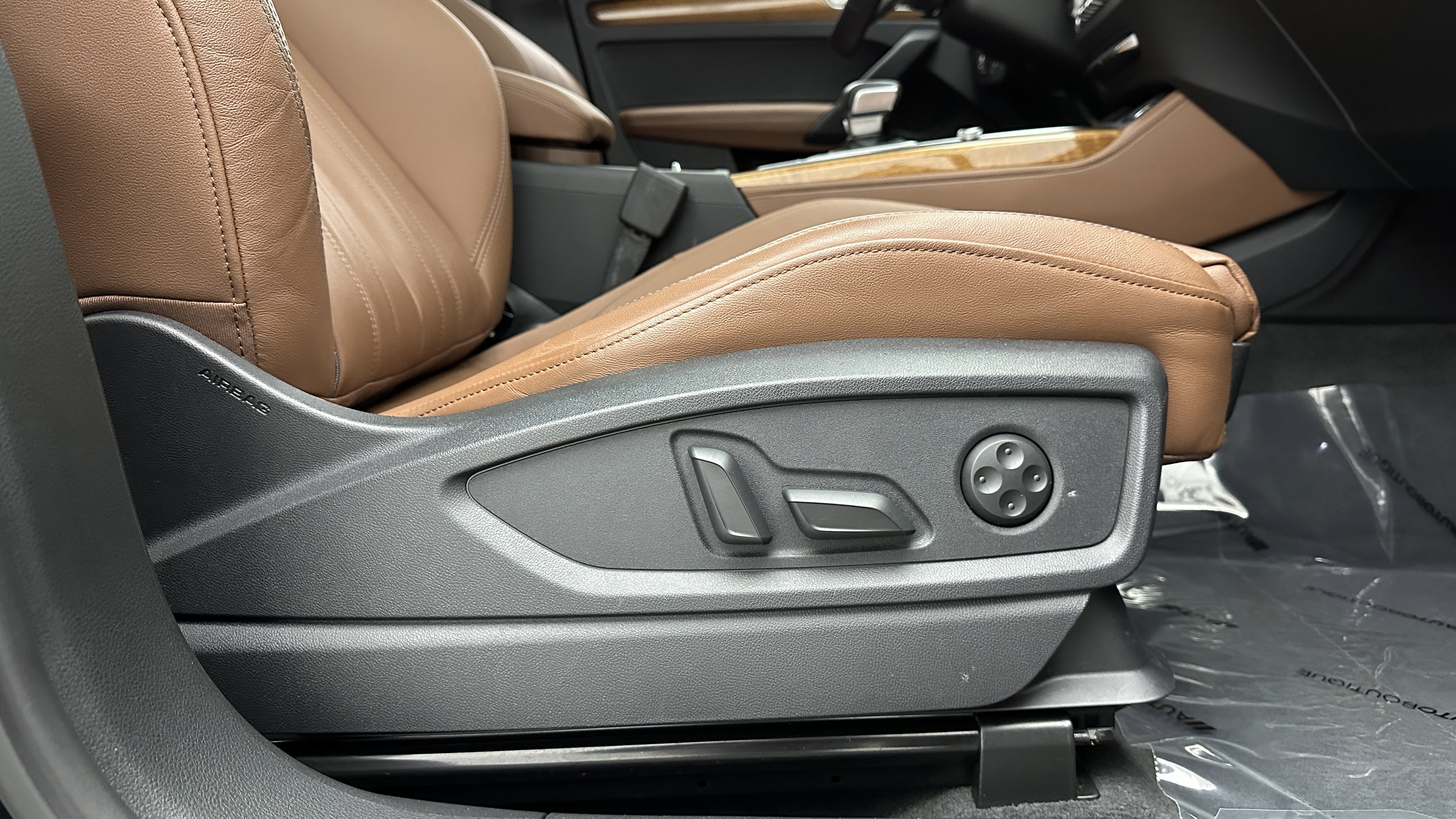 Used 2022 Audi Q5 e Premium Plus w/ Premium Plus Package image 38