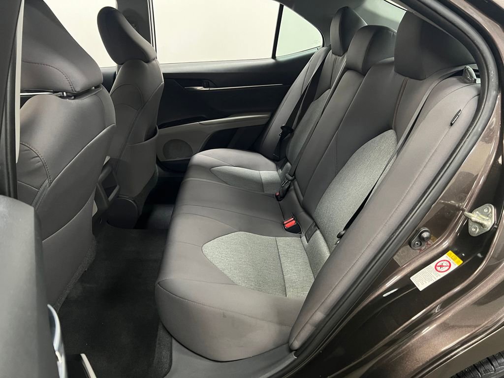 Used 2018 Toyota Camry LE image 27
