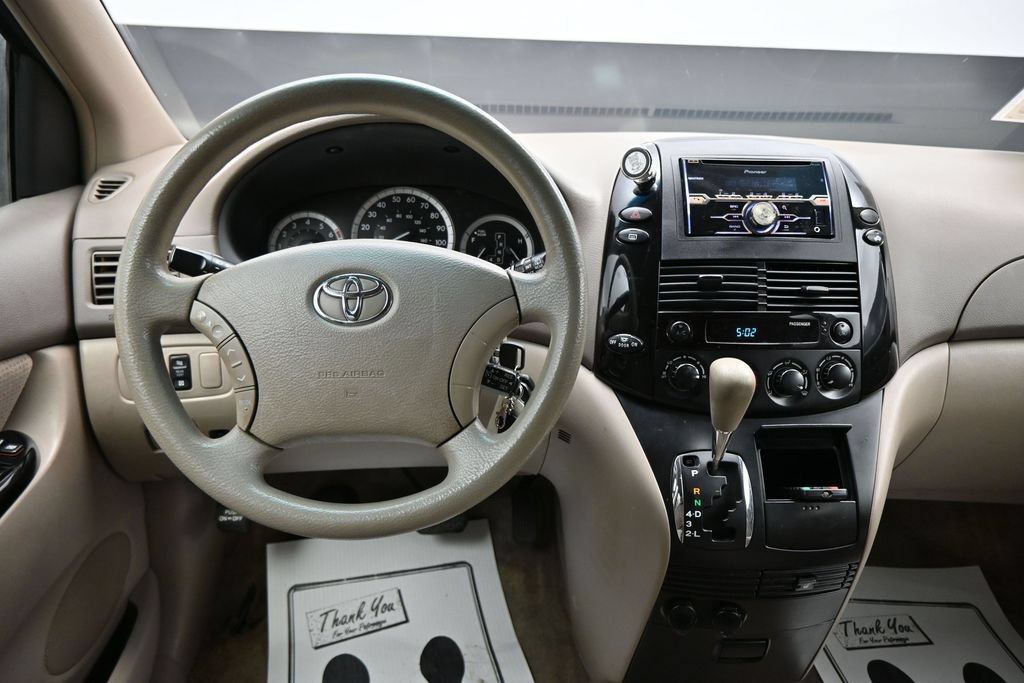 Used 2005 Toyota Sienna LE w/ LE Pkg 2 FWD image 13