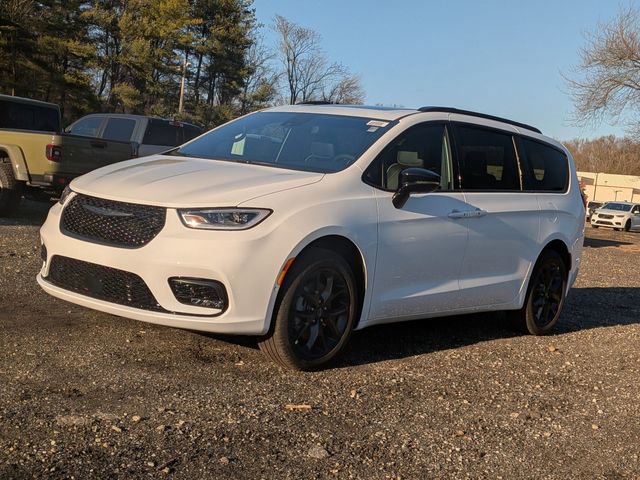 New 2026 Chrysler Pacifica Limited w/ S Appearance Package image 6