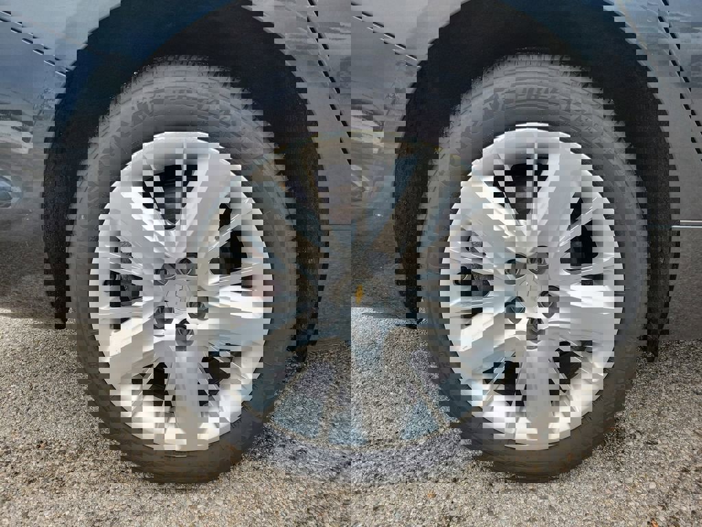 Used 2018 Chevrolet Impala LS image 5