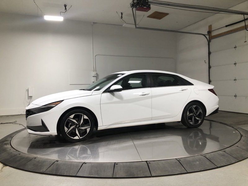 Used 2023 Hyundai Elantra Limited w/ Cargo Package image 4