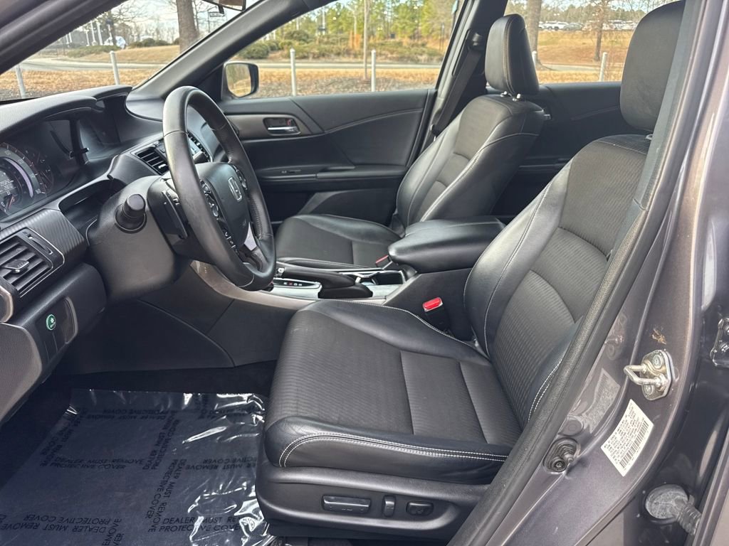 Used 2017 Honda Accord Sport image 13
