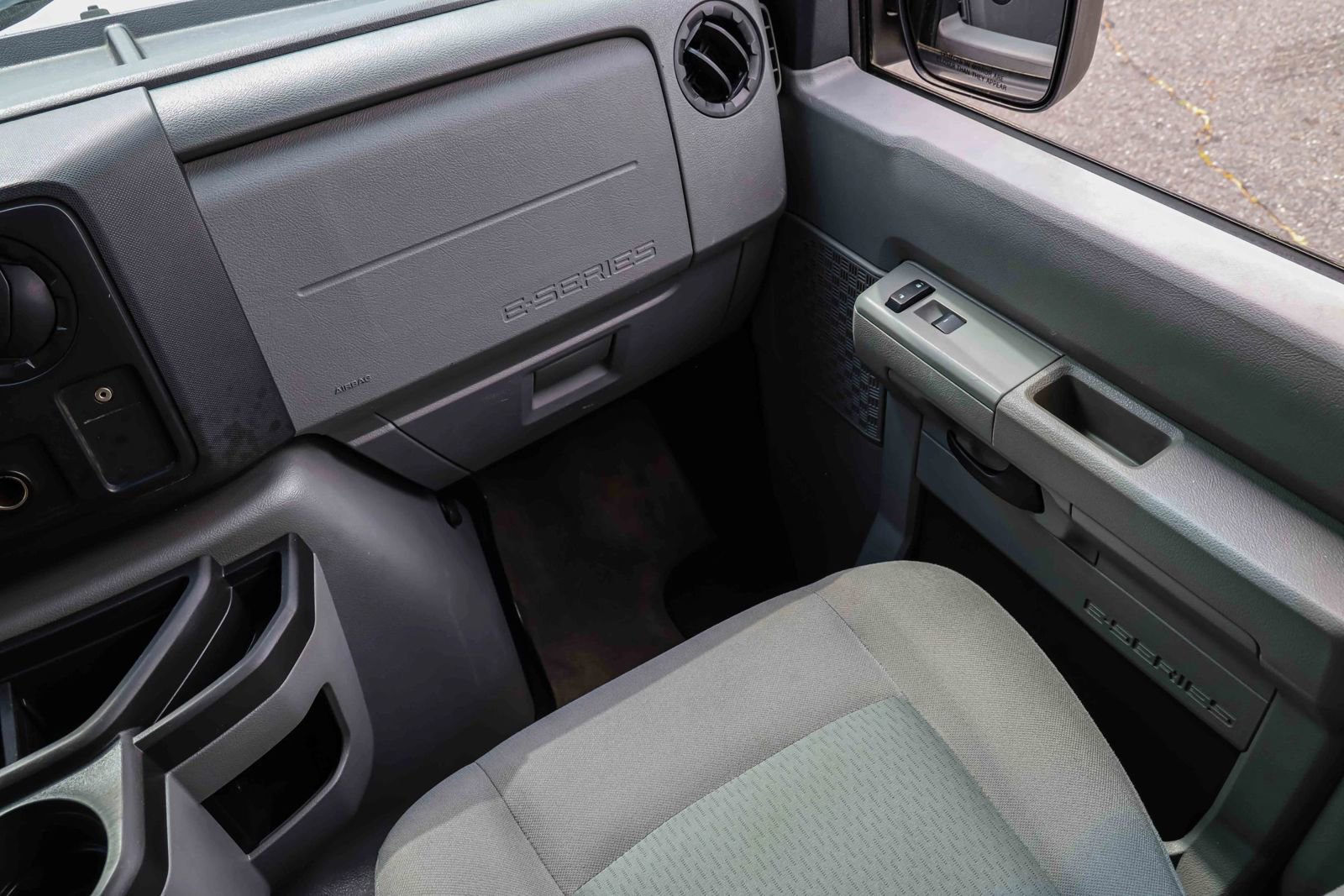 Used 2013 Ford E-350 and Econoline 350 XLT image 16