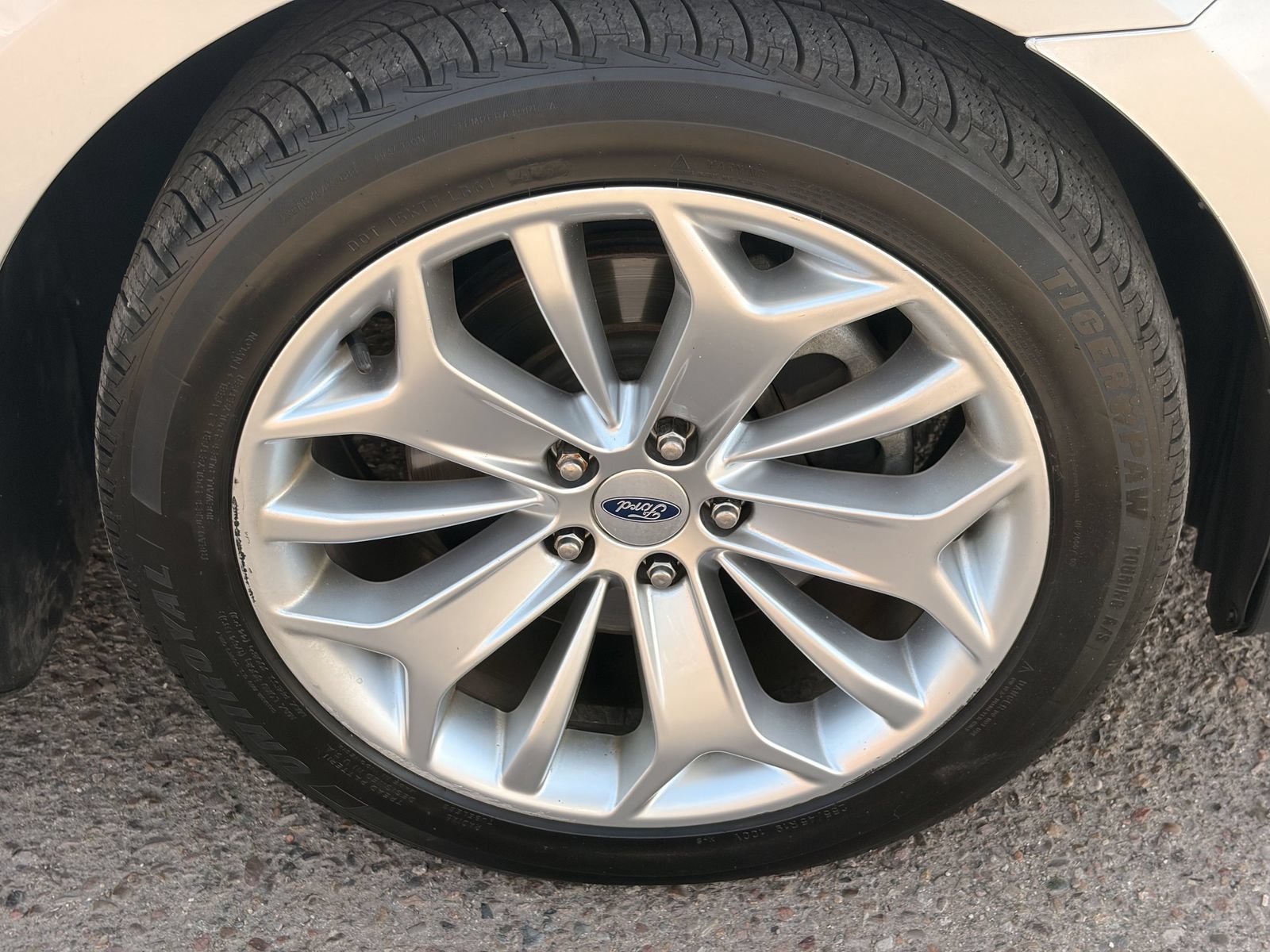 Used 2019 Ford Taurus Limited FWD image 11