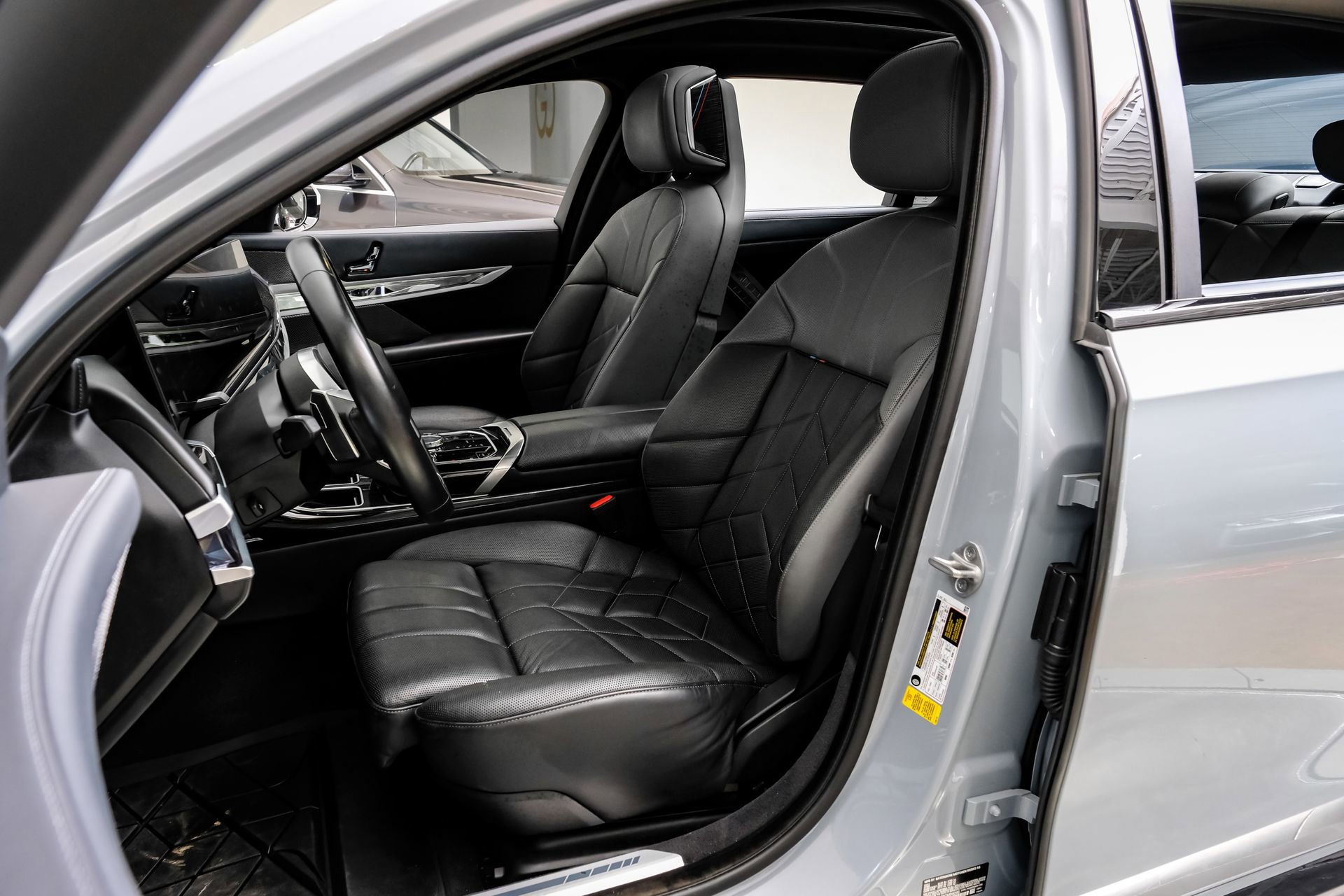 Used 2023 BMW 740i image 35