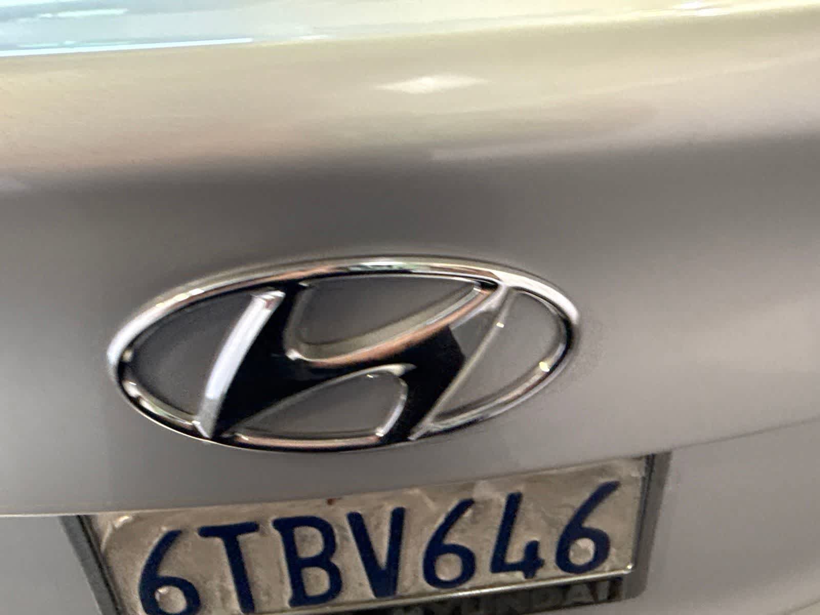 Used 2012 Hyundai Elantra GLS FWD image 12