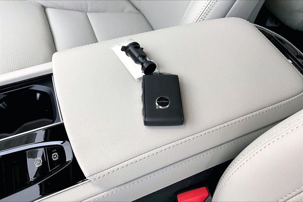 New 2026 Volvo XC90 B6 Ultra w/ Protection Package AWD/4WD image 21