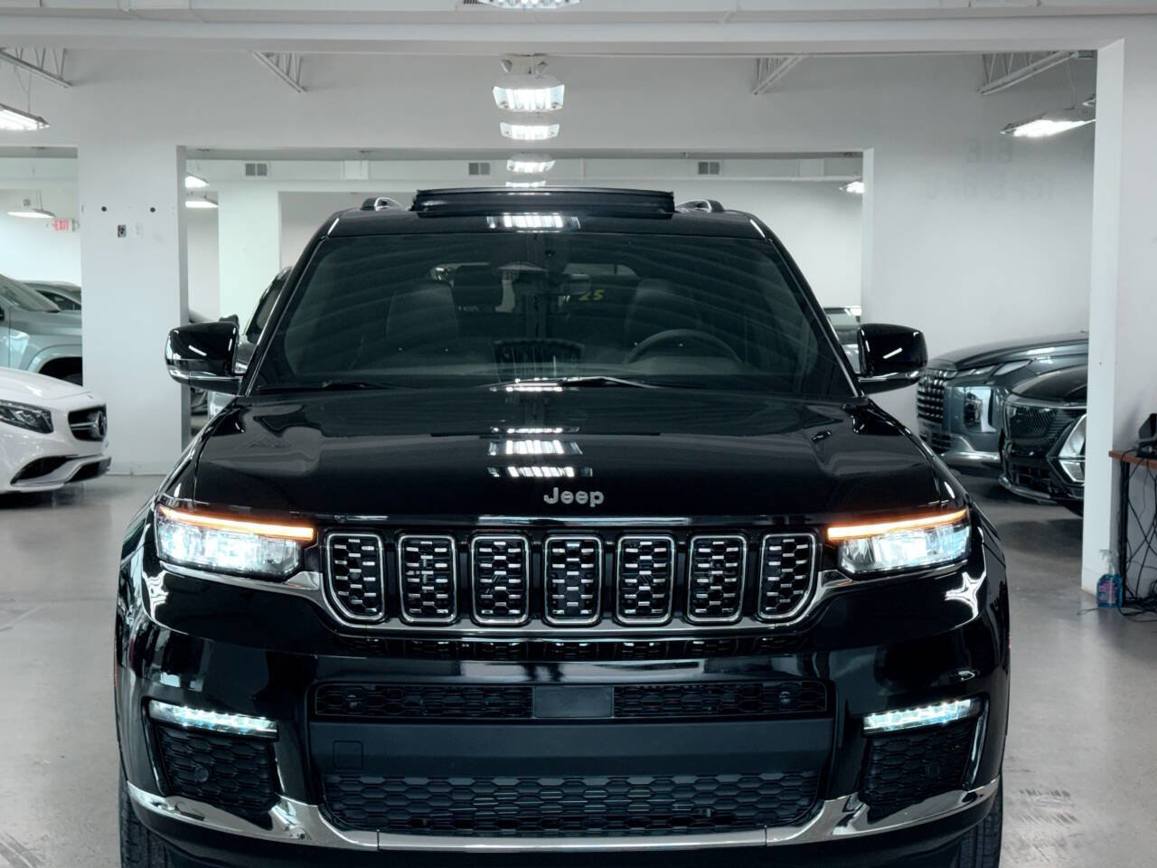 Used 2025 Jeep Grand Cherokee L Limited image 1