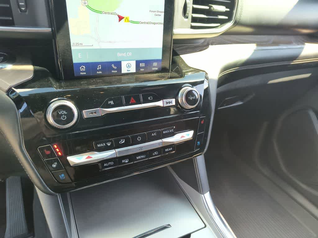 Used 2022 Ford Explorer Platinum w/ Equipment Group 601A image 19