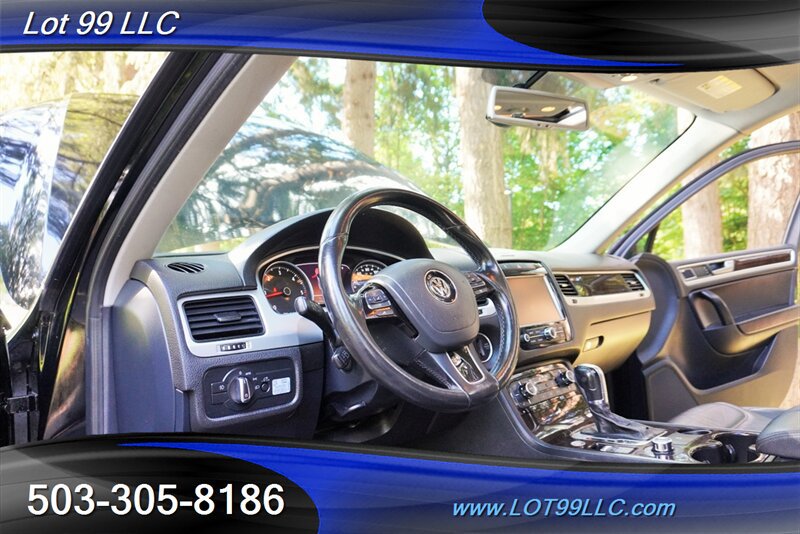 Used 2013 Volkswagen Touareg Executive AWD/4WD image 20