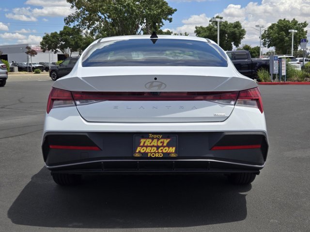 Used 2025 Hyundai Elantra Hybrid FWD image 5