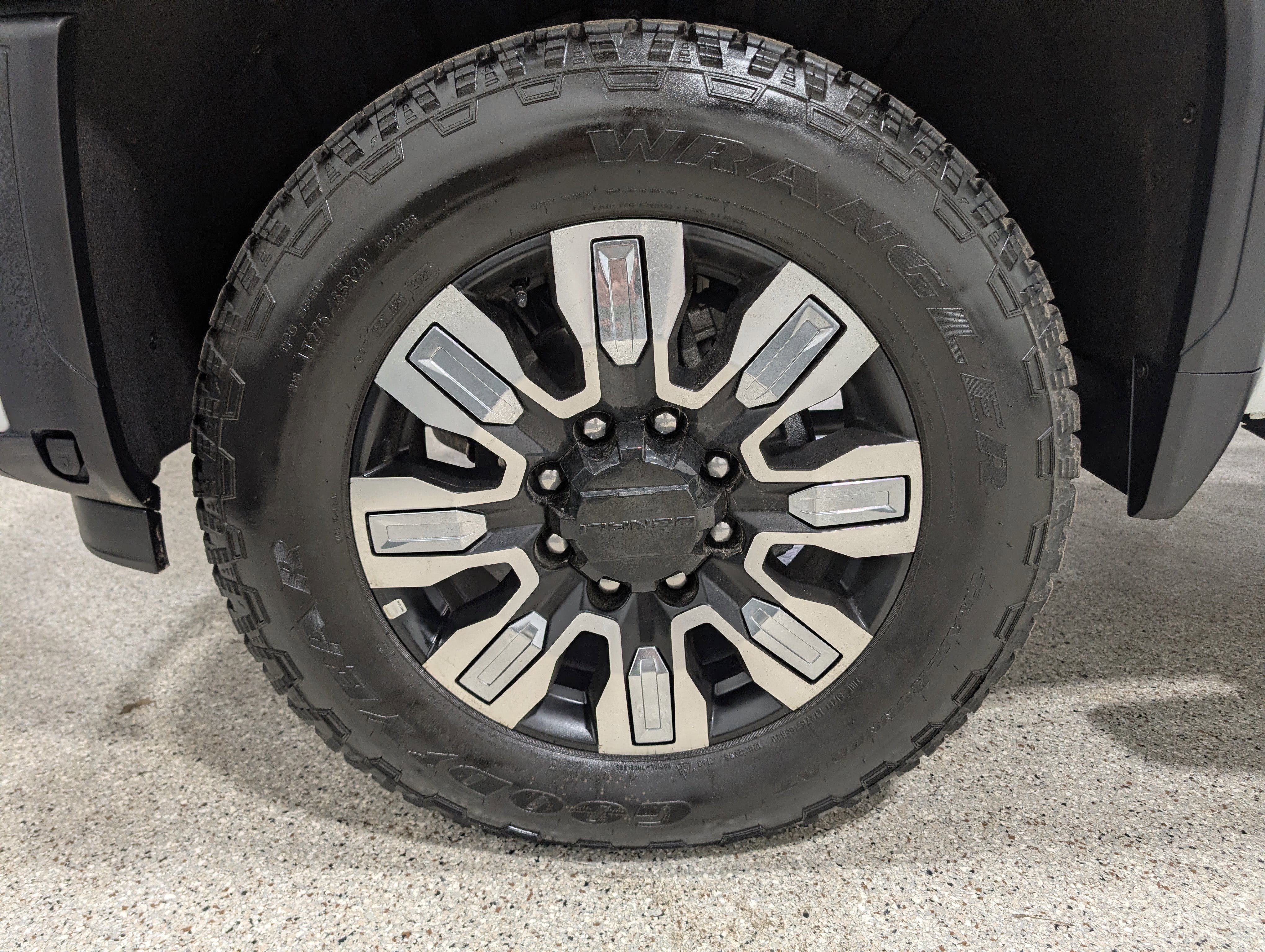 Used 2025 GMC Sierra 3500 Denali w/ Denali Reserve Package AWD/4WD image 12