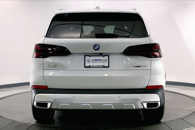 New 2026 BMW X5 xDrive50e image 3