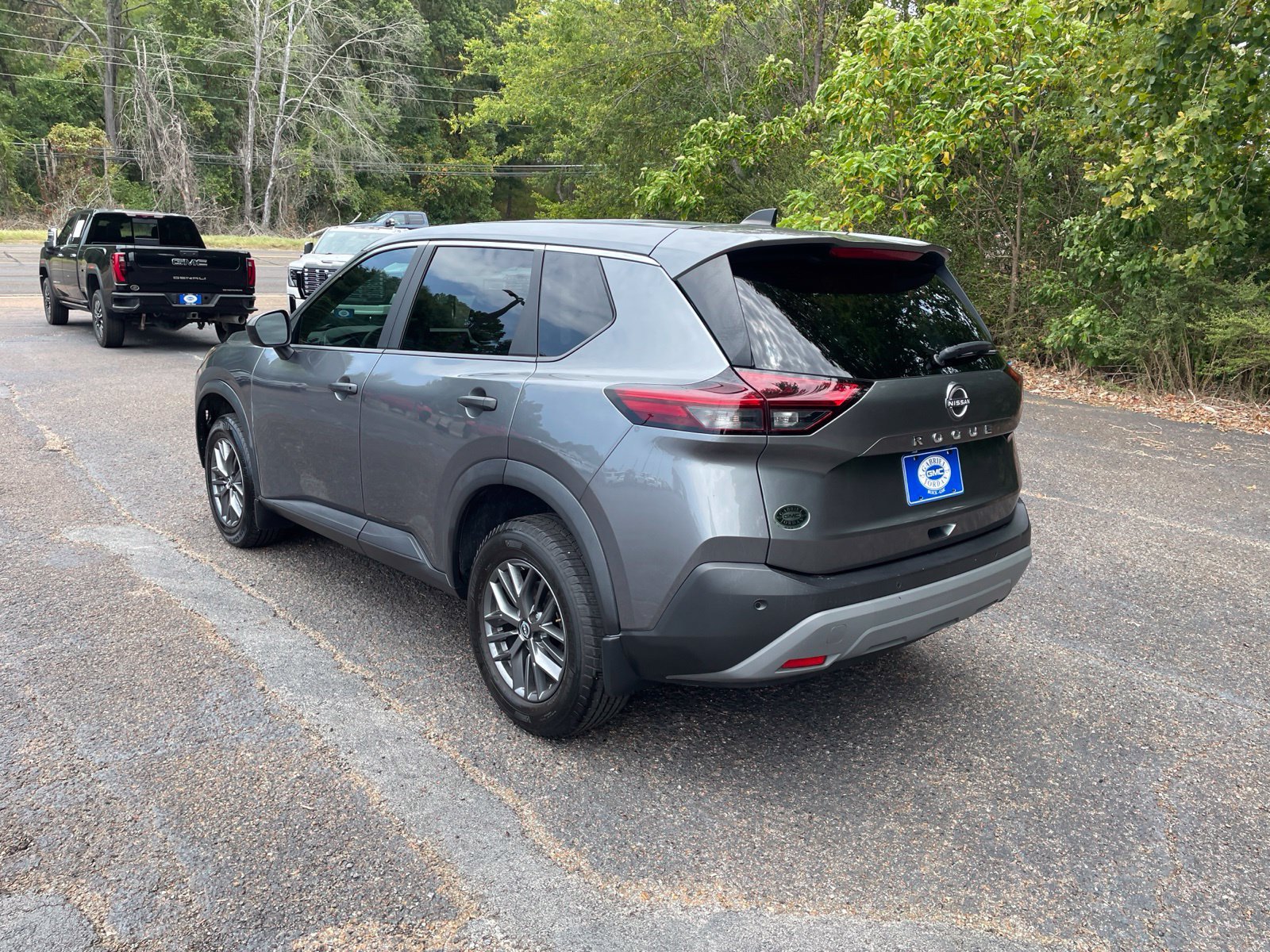 Used 2023 Nissan Rogue S FWD image 3
