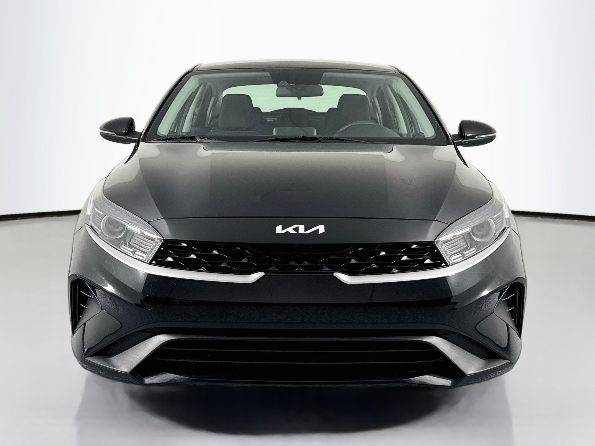 Used 2023 Kia Forte LXS w/ LXS Technology Package FWD image 2
