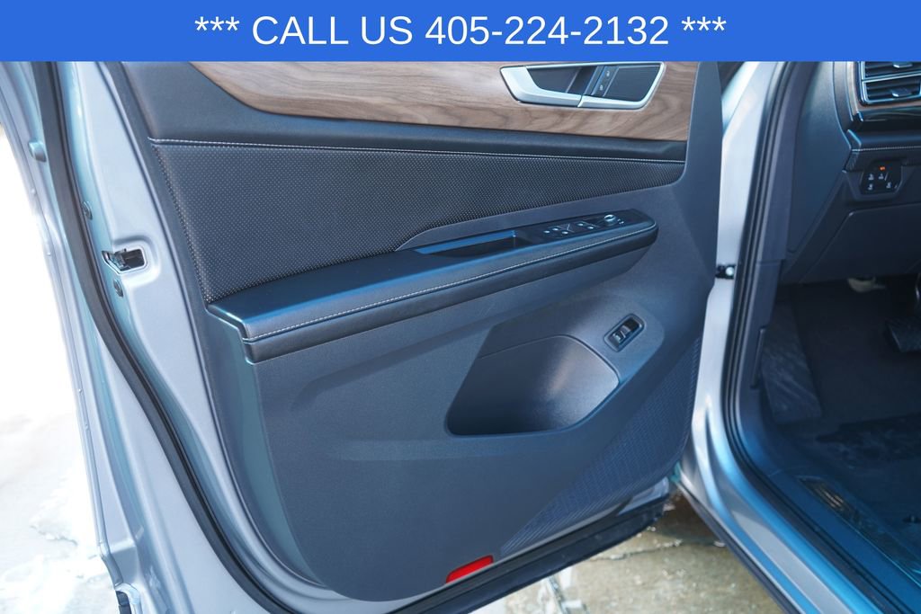 Used 2025 Volkswagen Atlas SE image 16