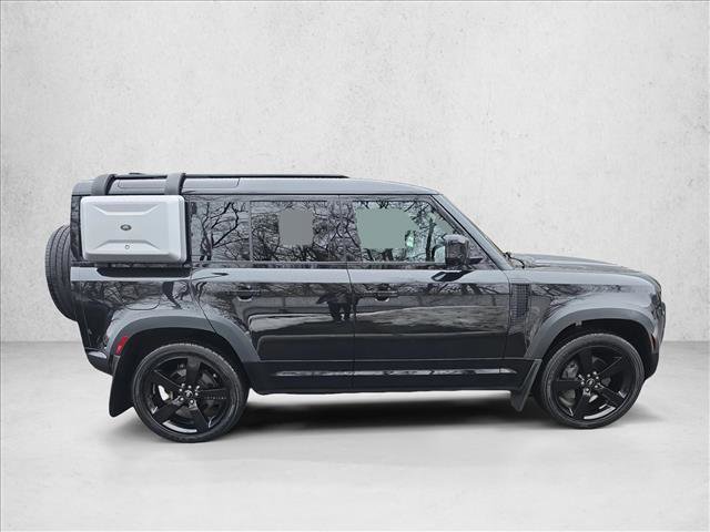 Certified 2022 Land Rover Defender 110 X-Dynamic SE image 4