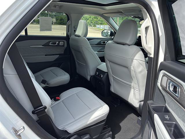 New 2026 Ford Explorer Platinum w/ LUX Leather Package AWD/4WD image 18