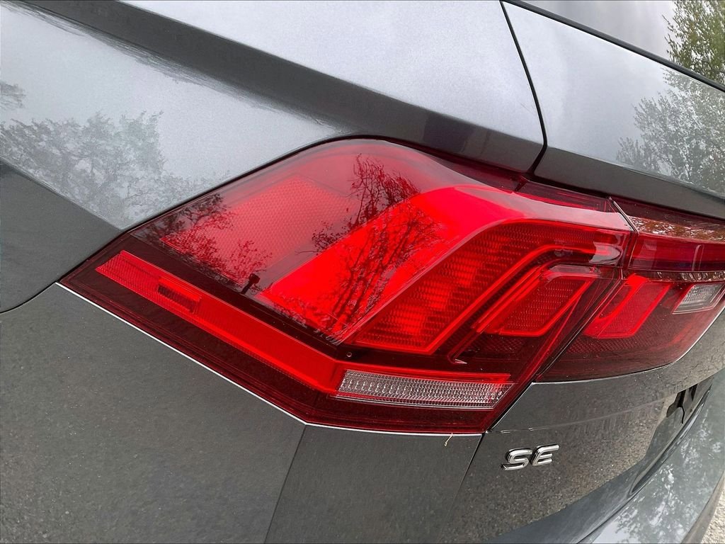 Certified 2023 Volkswagen Tiguan SE w/ Panoramic Sunroof Package AWD/4WD image 33