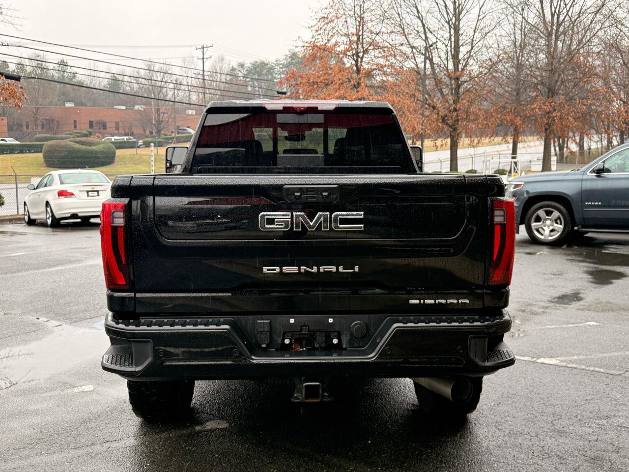 Used 2024 GMC Sierra 3500 Denali Ultimate AWD/4WD image 3