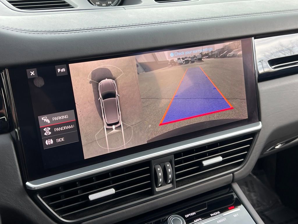 Used 2021 Porsche Cayenne Turbo image 32