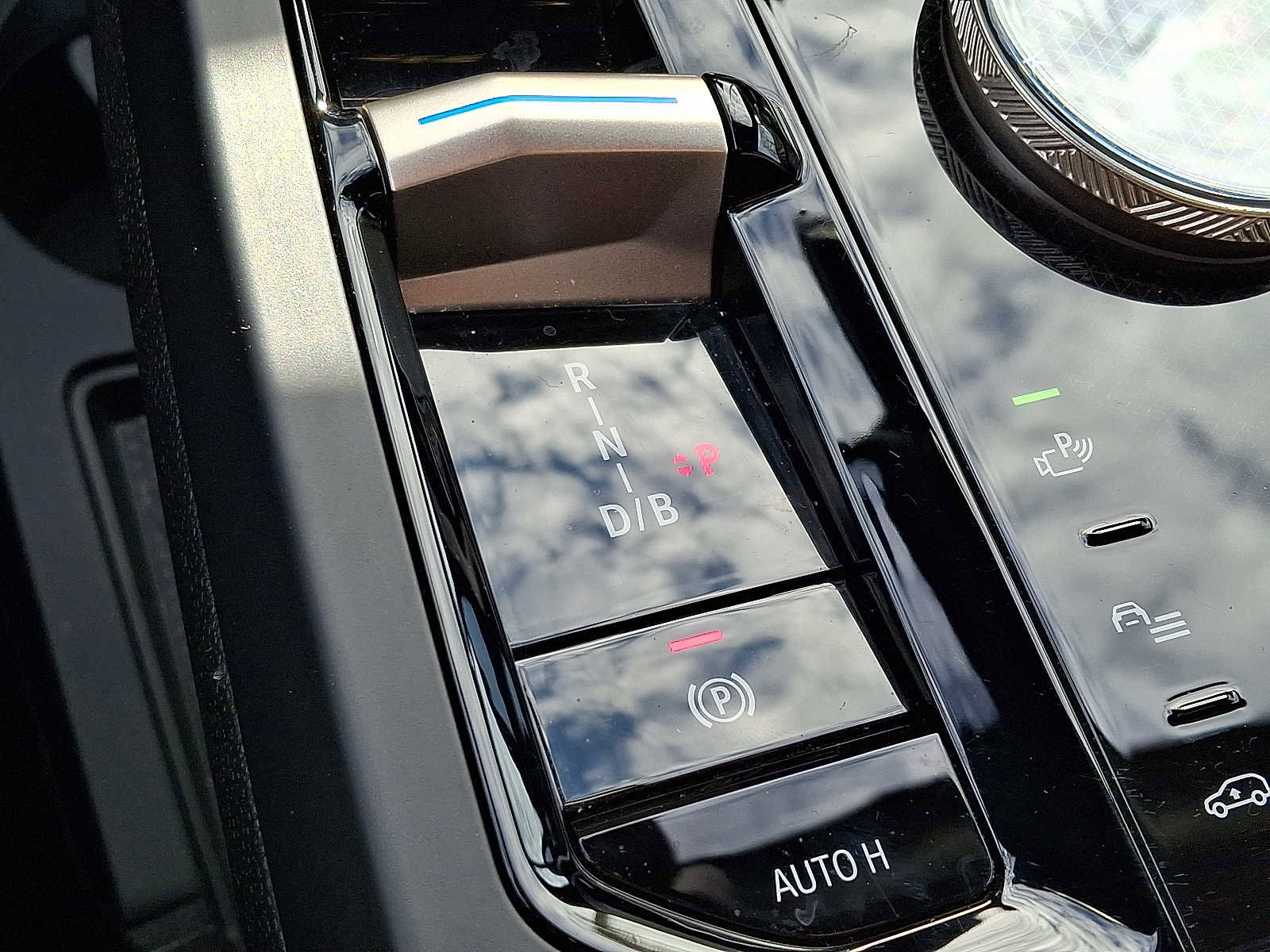 Used 2025 BMW iX xDrive50 image 15