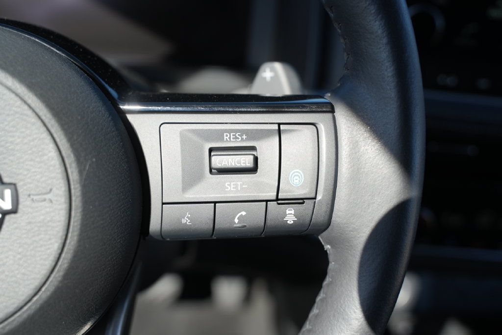 Used 2022 Nissan Rogue Platinum w/ Head-Up Display Package FWD image 34