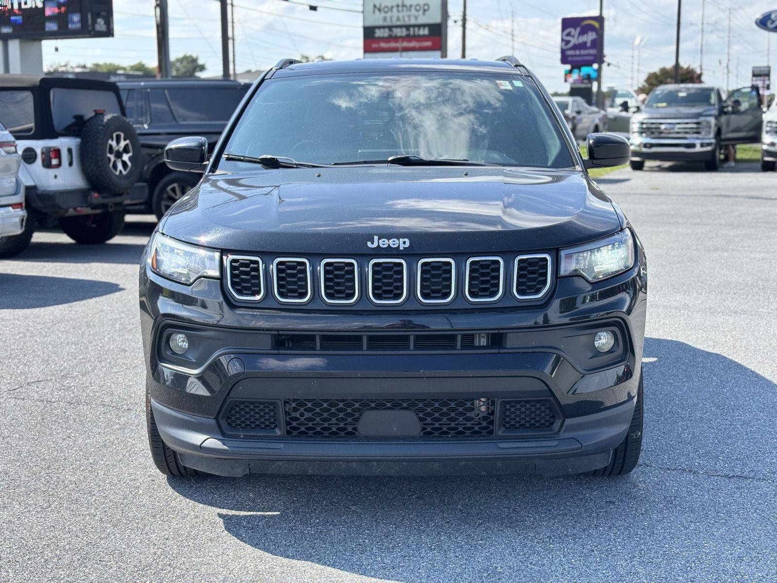Used 2024 Jeep Compass Latitude AWD/4WD image 4