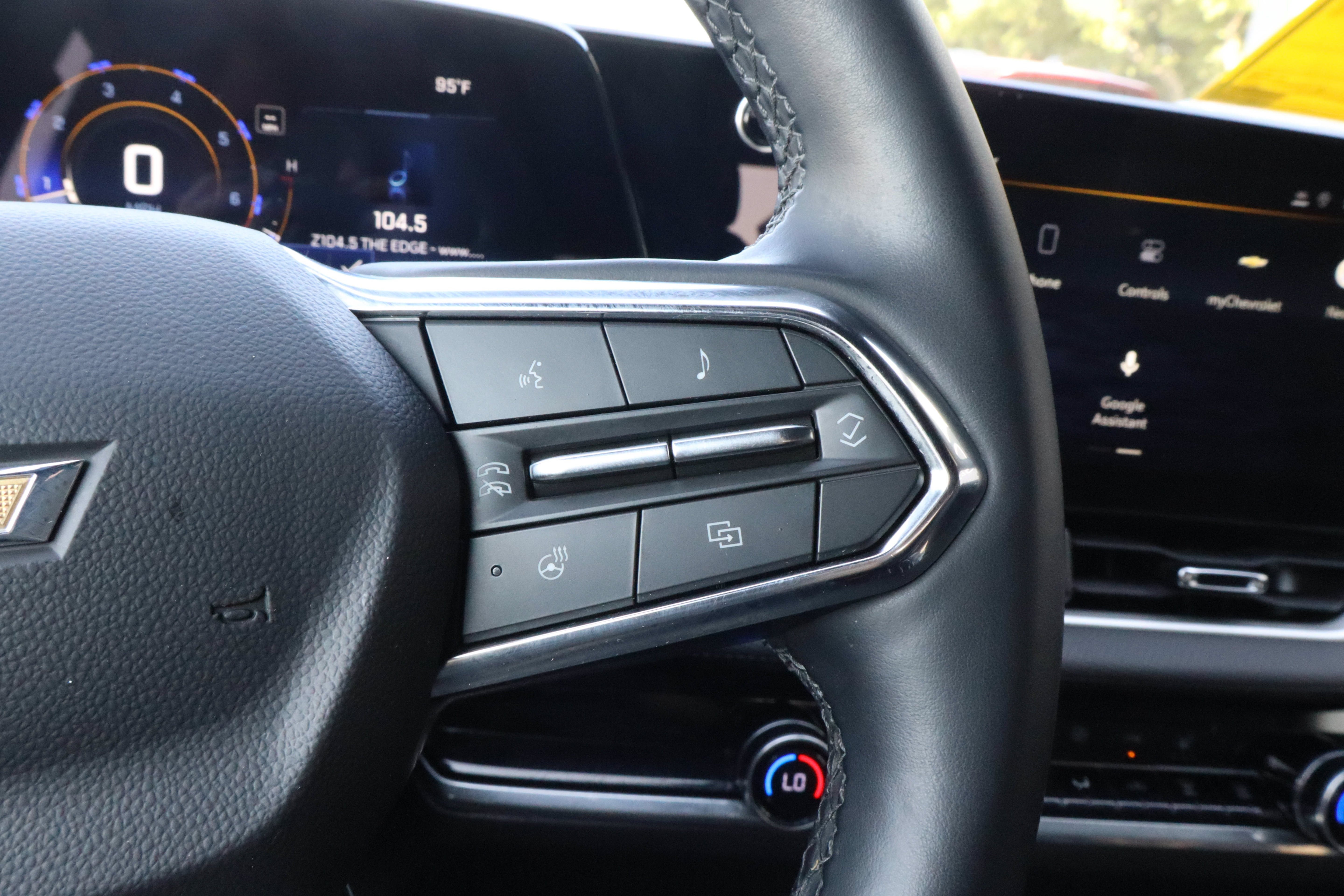 Used 2025 Chevrolet Equinox LT w/ Convenience Package II FWD image 27