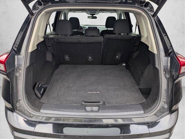 Used 2024 Nissan Rogue SV image 6