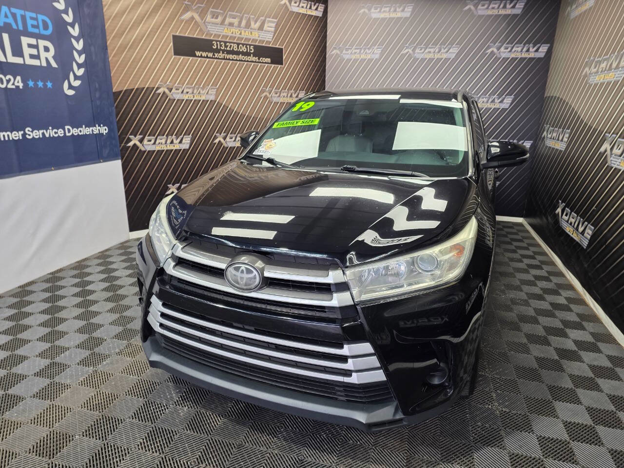 Used 2019 Toyota Highlander LE image 3