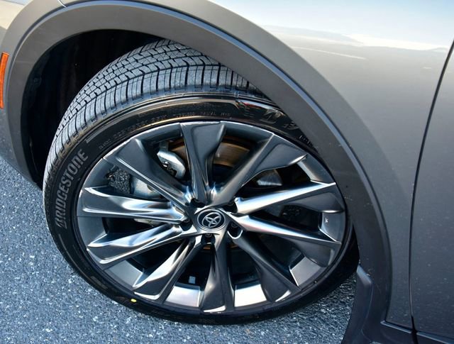 Used 2023 Toyota Crown Limited image 36