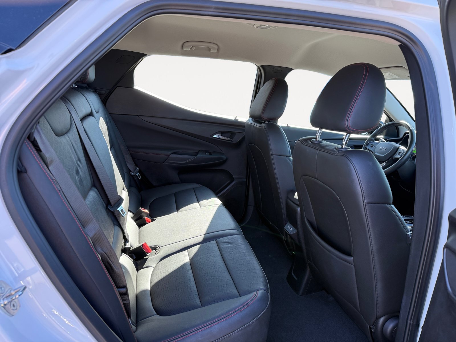 Used 2023 Chevrolet Bolt EUV LT w/ Convenience Package FWD image 18